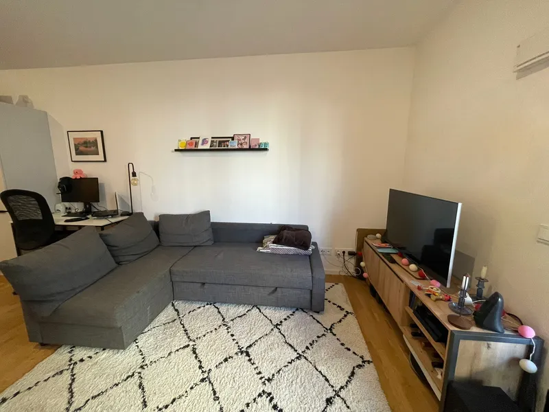 Lebendiges Berlin: 3-Zimmer-Wohnung mit Balkon in Friedrichshain — photo 1